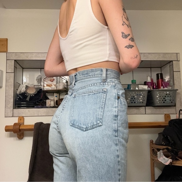 vintage high waisted light wash blue jeans with ankle zips - Picture 3 of 5